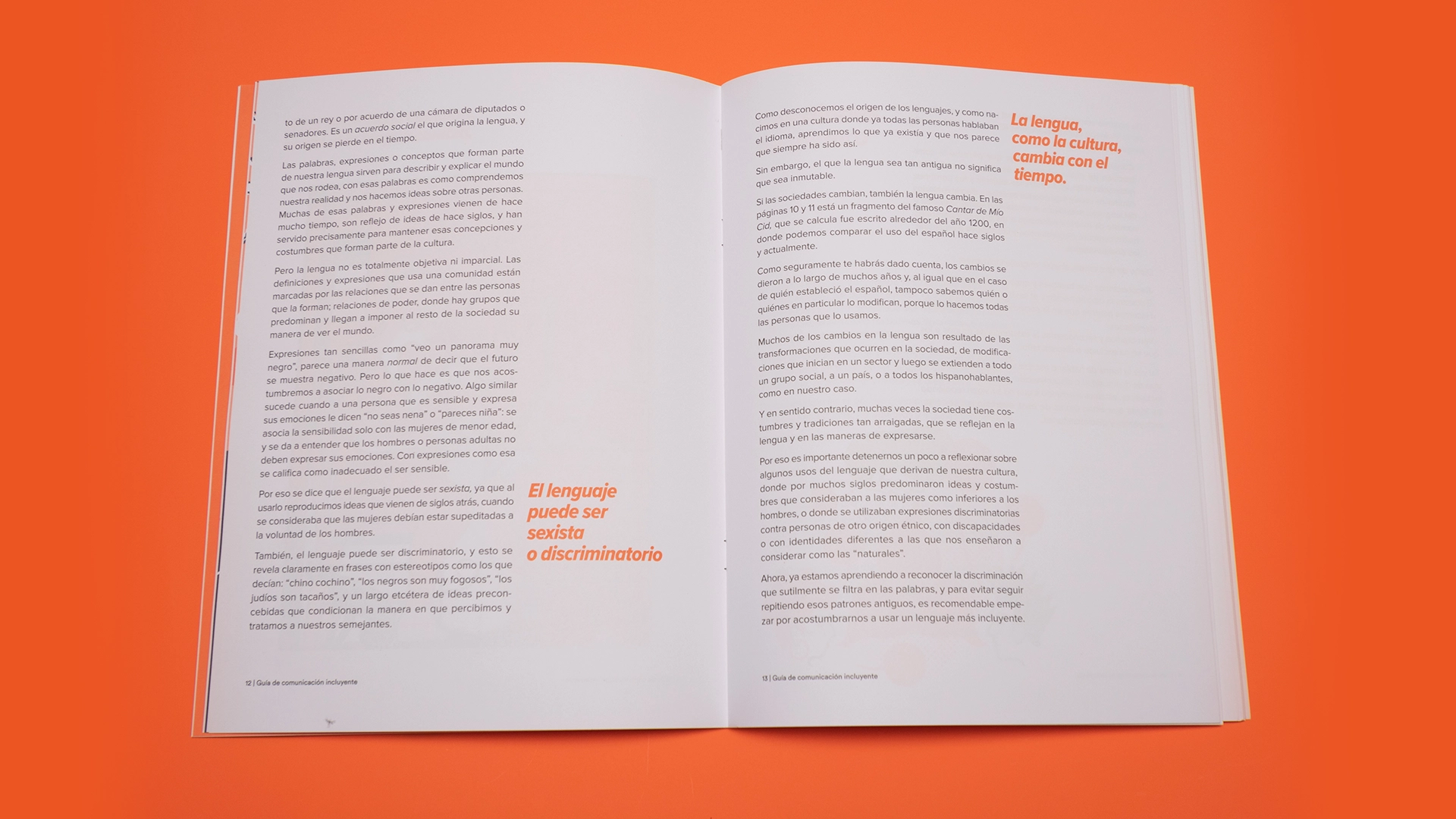 Guia de comunicación incluyente UABC 5 pliego de libro mostrando el diseño editorial